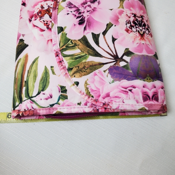 NWT Pink Floral Cosmetics Case Organizer Toiletry Bag Smoke Free Pet Free Home - Picture 6 of 7